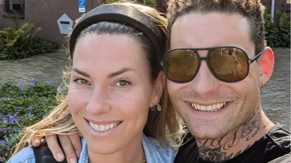 参照：Douwe BobとAnoukは結婚しています