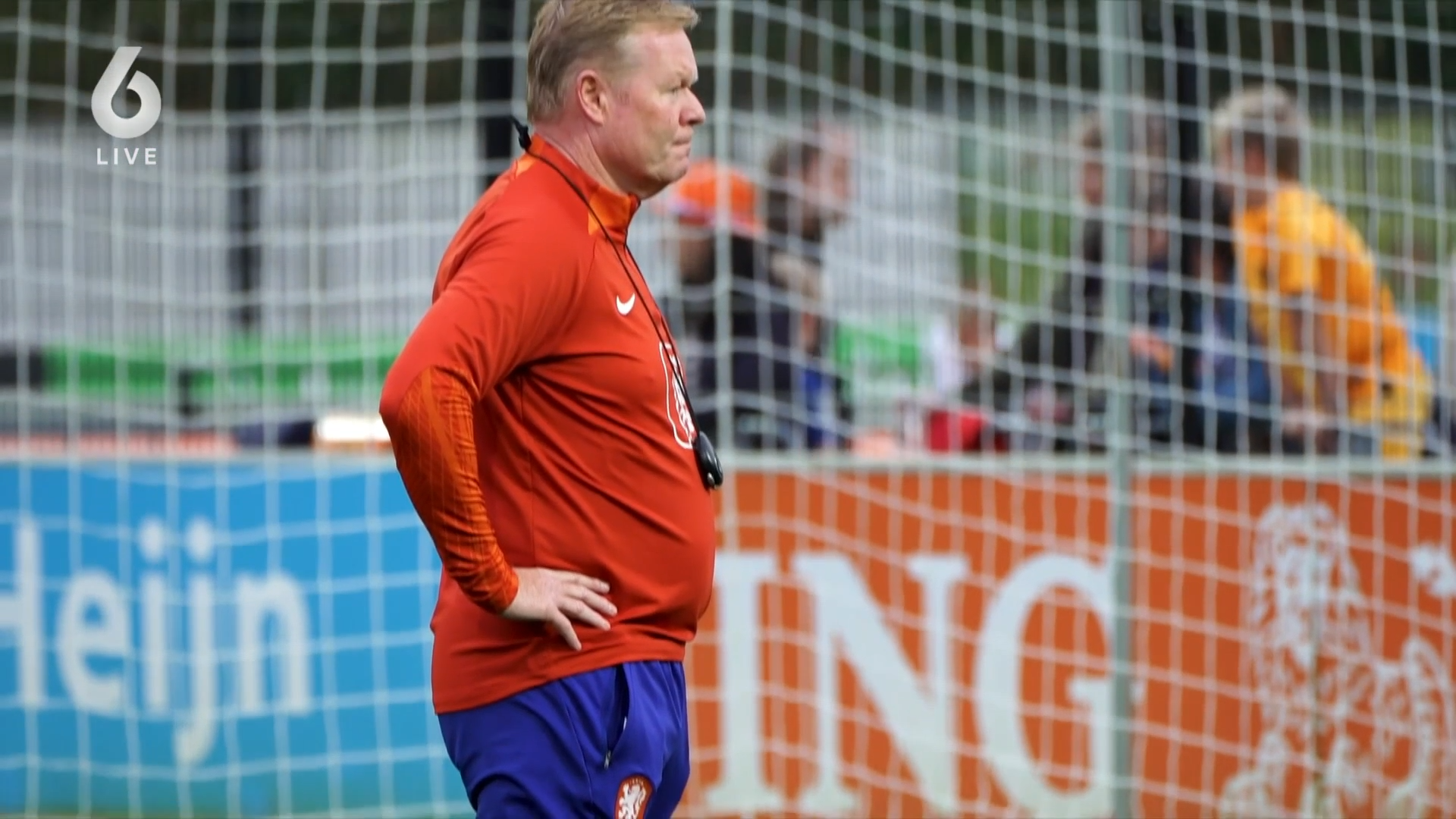 Ren__en_Johan_gaan_los_op_outfit_Ronald_Koeman__1_.png