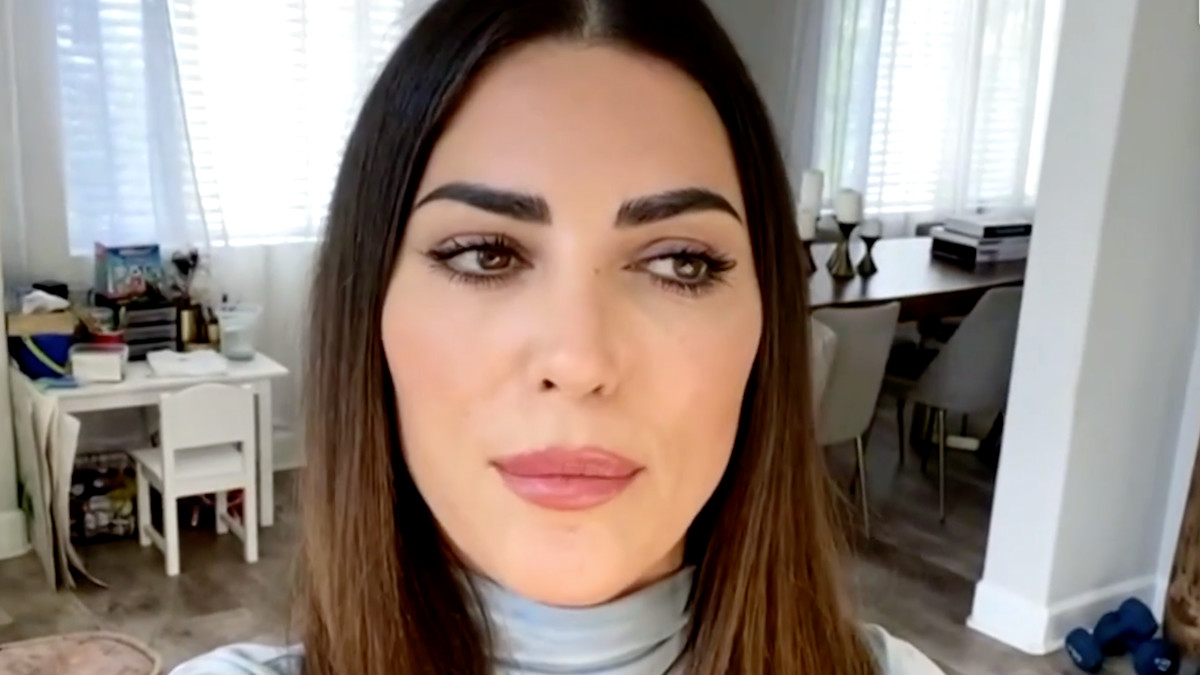 Kwetsbare Yolanthe geeft zich bloot | Shownieuws