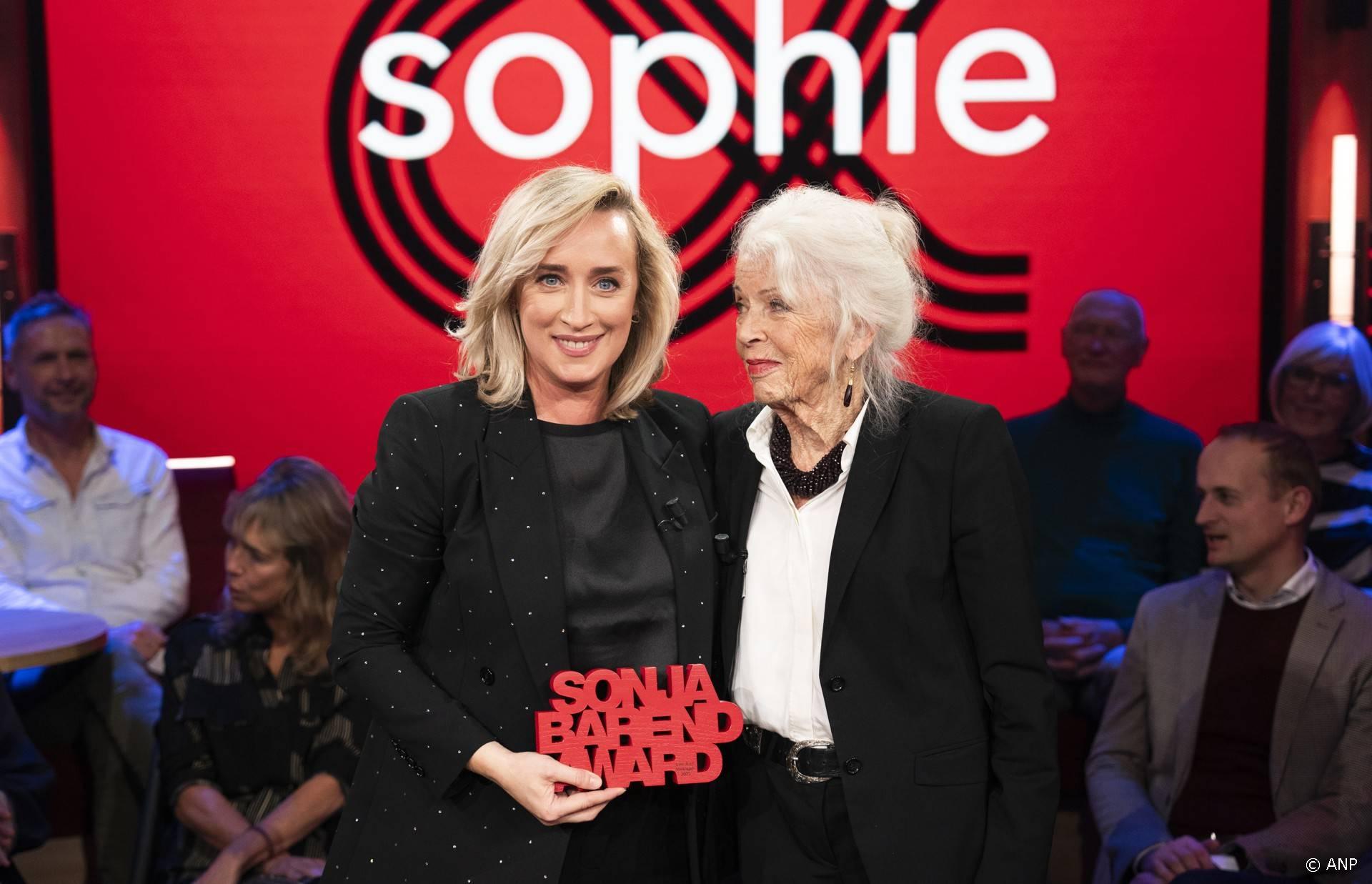 Eva Jinek vol bewondering over Sonja Barend | Shownieuws