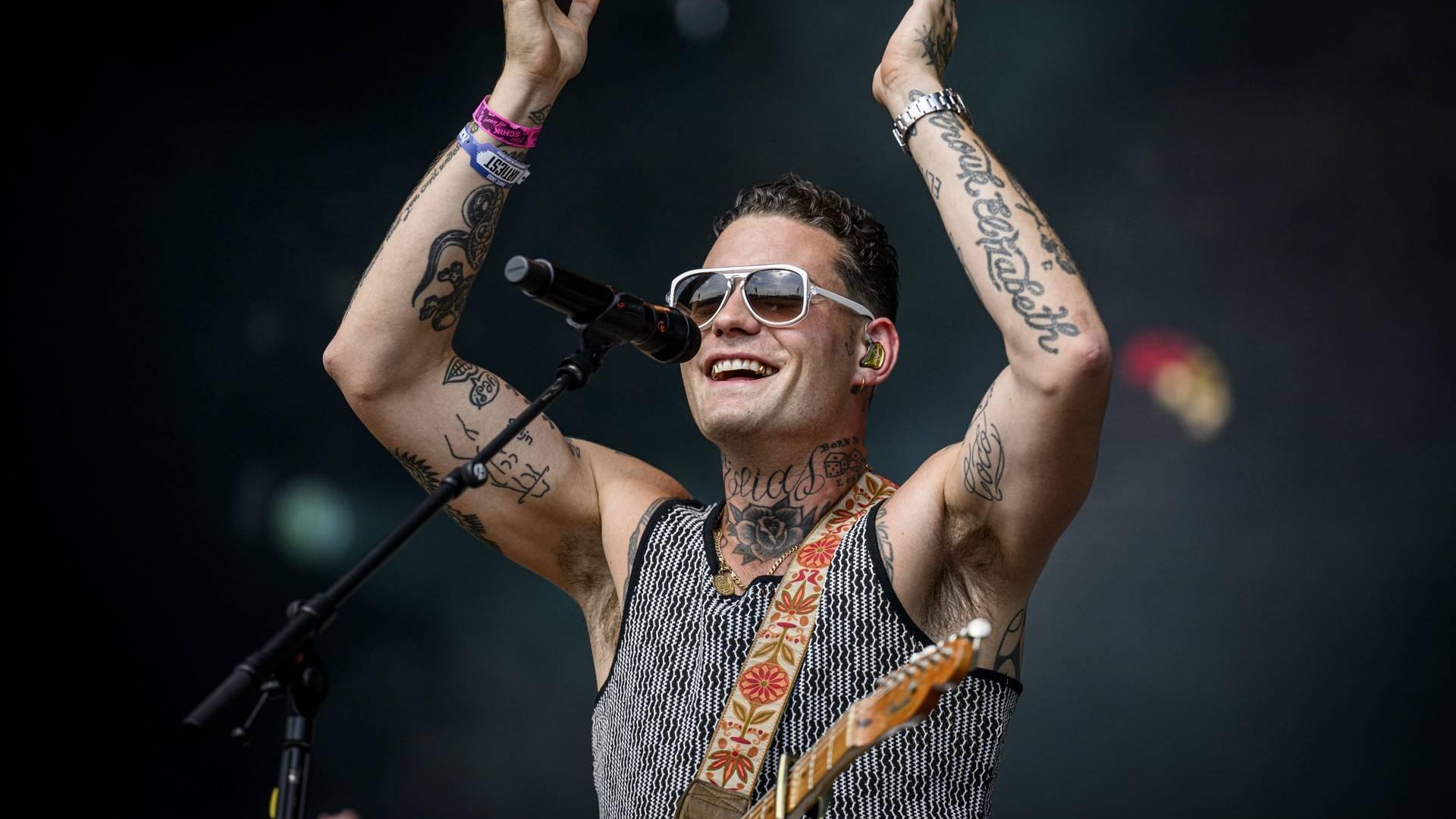 Douwe Bob blijft zich uitspreken na doodsbedreigingen: 'Anders wordt het eng' | Shownieuws
