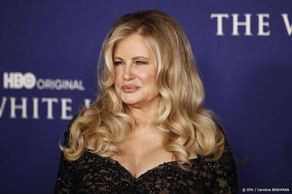 Jennifer Coolidge heeft niet zo'n hoge dunk van zichzelf Shownieuws