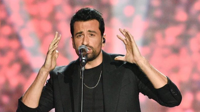 Zanger Dotan blikt emotioneel terug op brand Vondelkerk: bizar om te zien |  Shownieuws