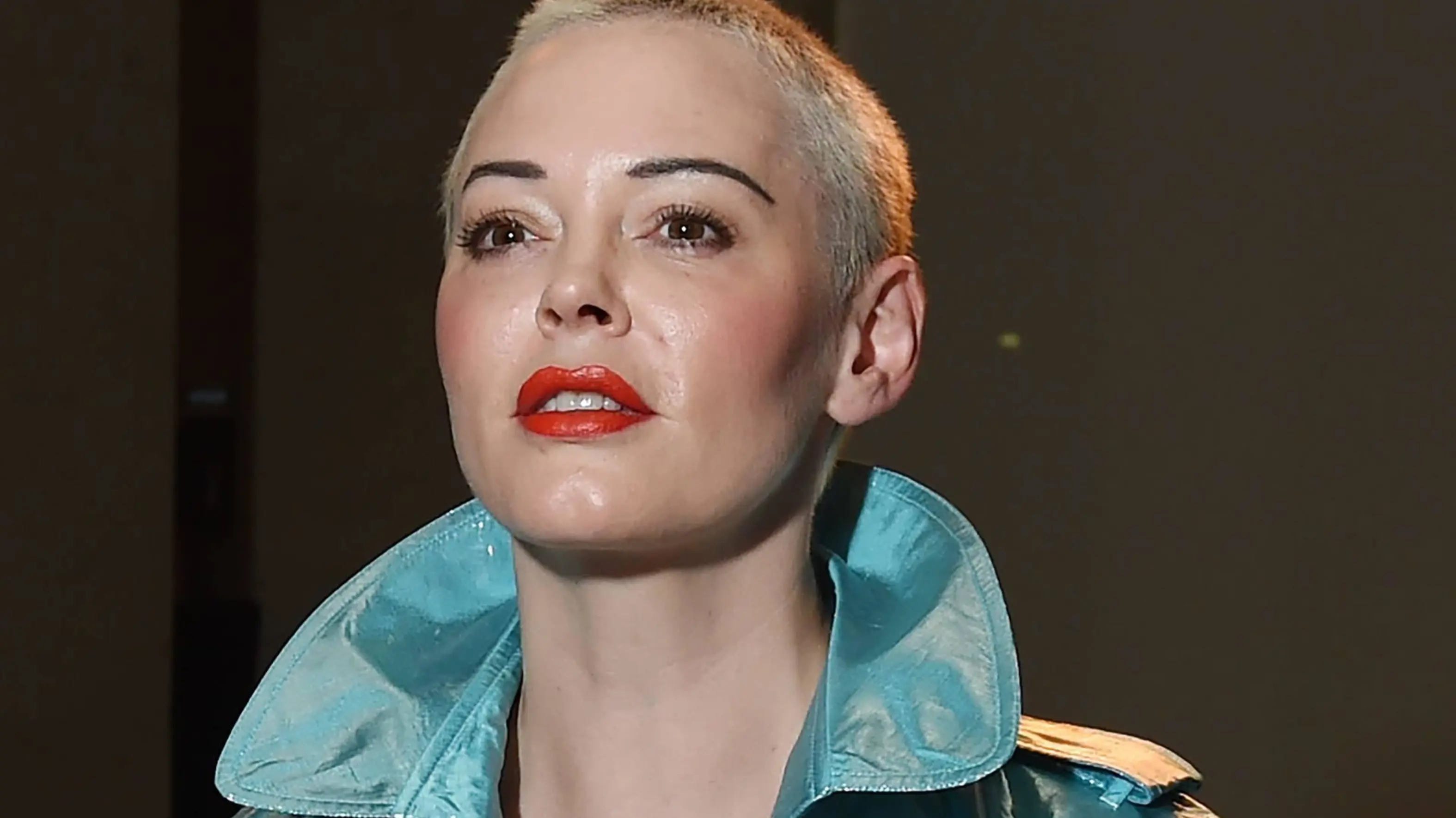 Rose Mcgowan Beschuldigt Regisseur Alexander Payne Van Wangedrag Shownieuws