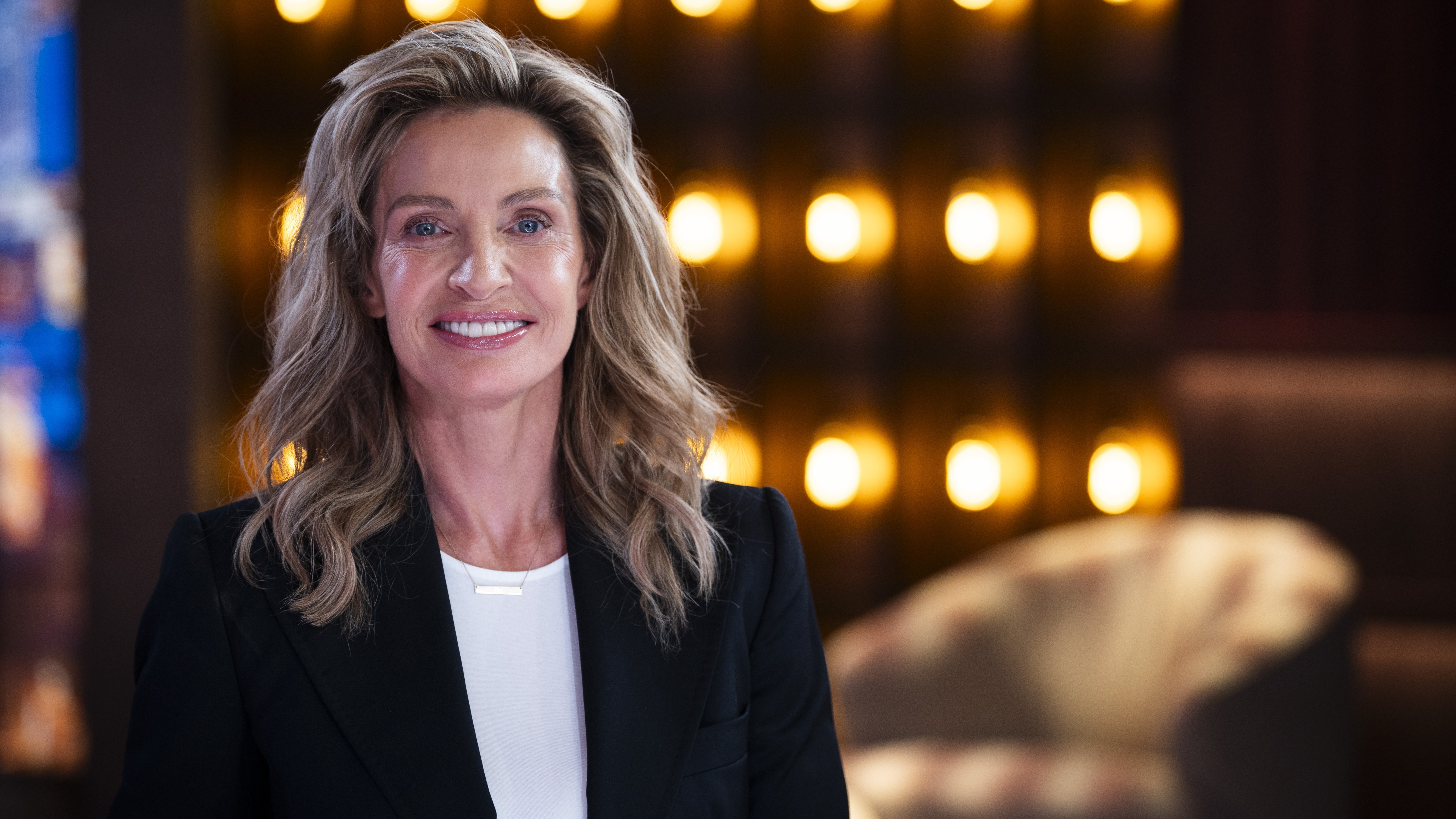Felle kritiek op 'demonstreren' vermomming Astrid Holleeder | Shownieuws