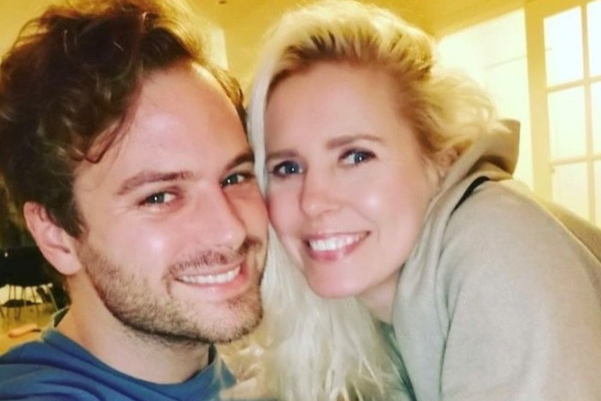 Jim Bakkum Feliciteert Zijn 64 Jarige Bettina Shownieuws