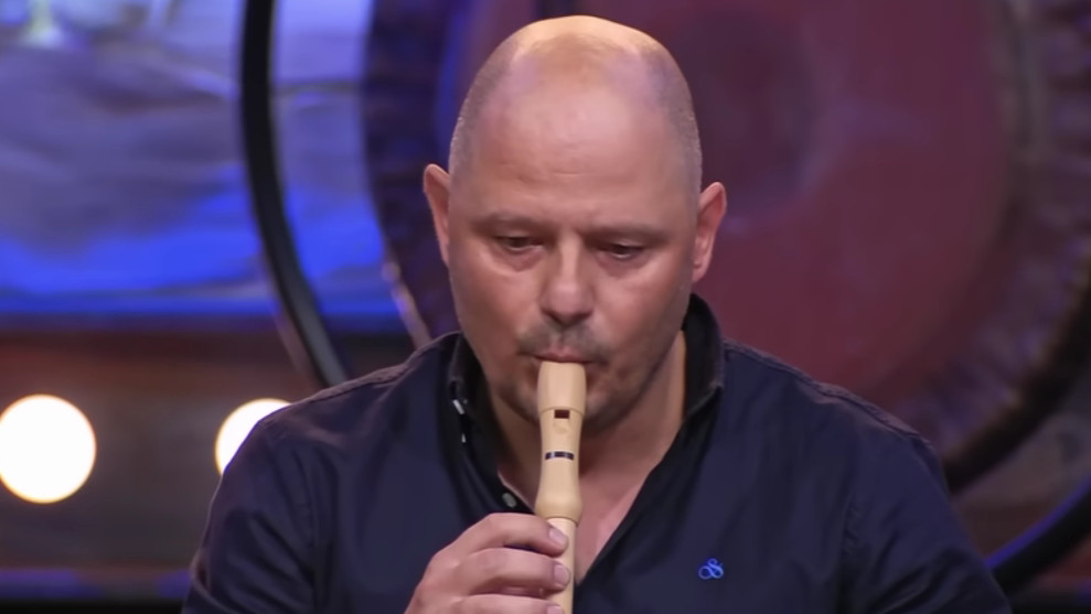 weerstand bieden Noord acre Blokfluitdocent boos op 'Ik ga zo lekker spelen op mijn fluit' | Shownieuws