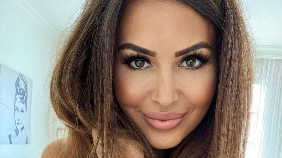 Loli ayolning soqollanmagan mushuk surati