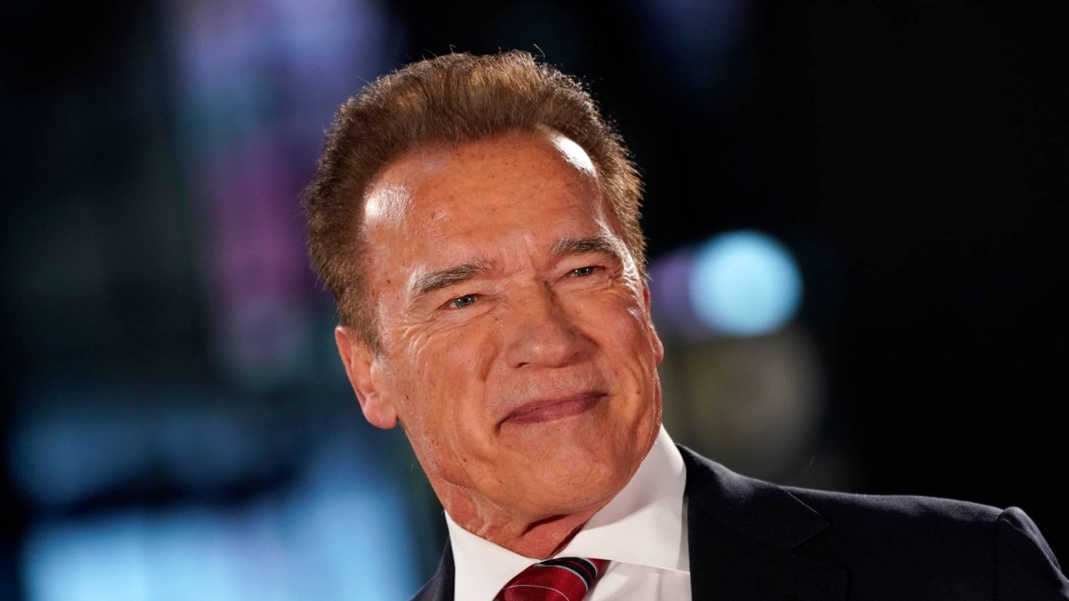 Arnold Schwarzenegger reageert op Capitool-rellen, Trump en Biden