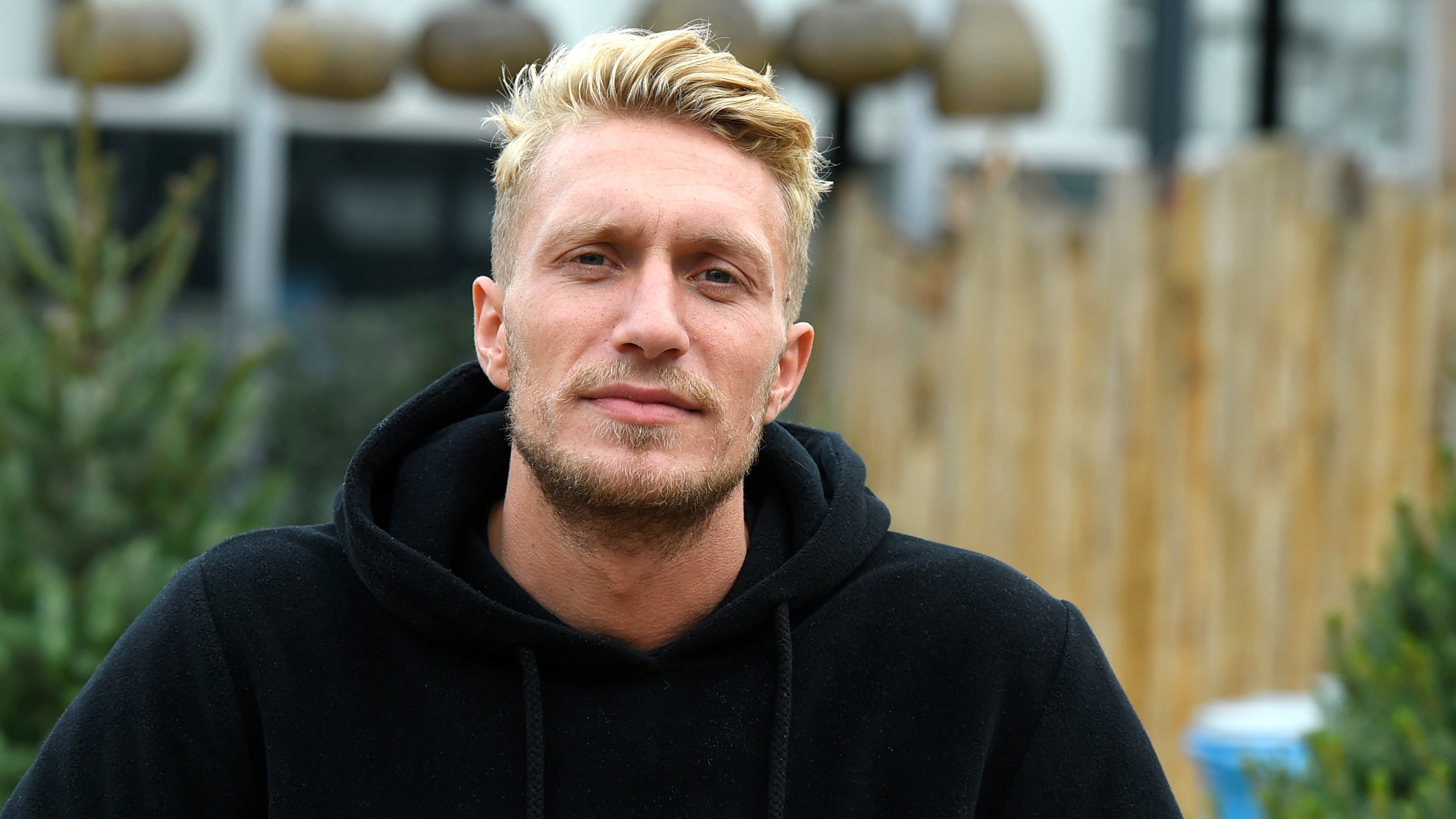Joshua Nolet gebroken na overlijden vader: 'Vluchtte liever' | Shownieuws