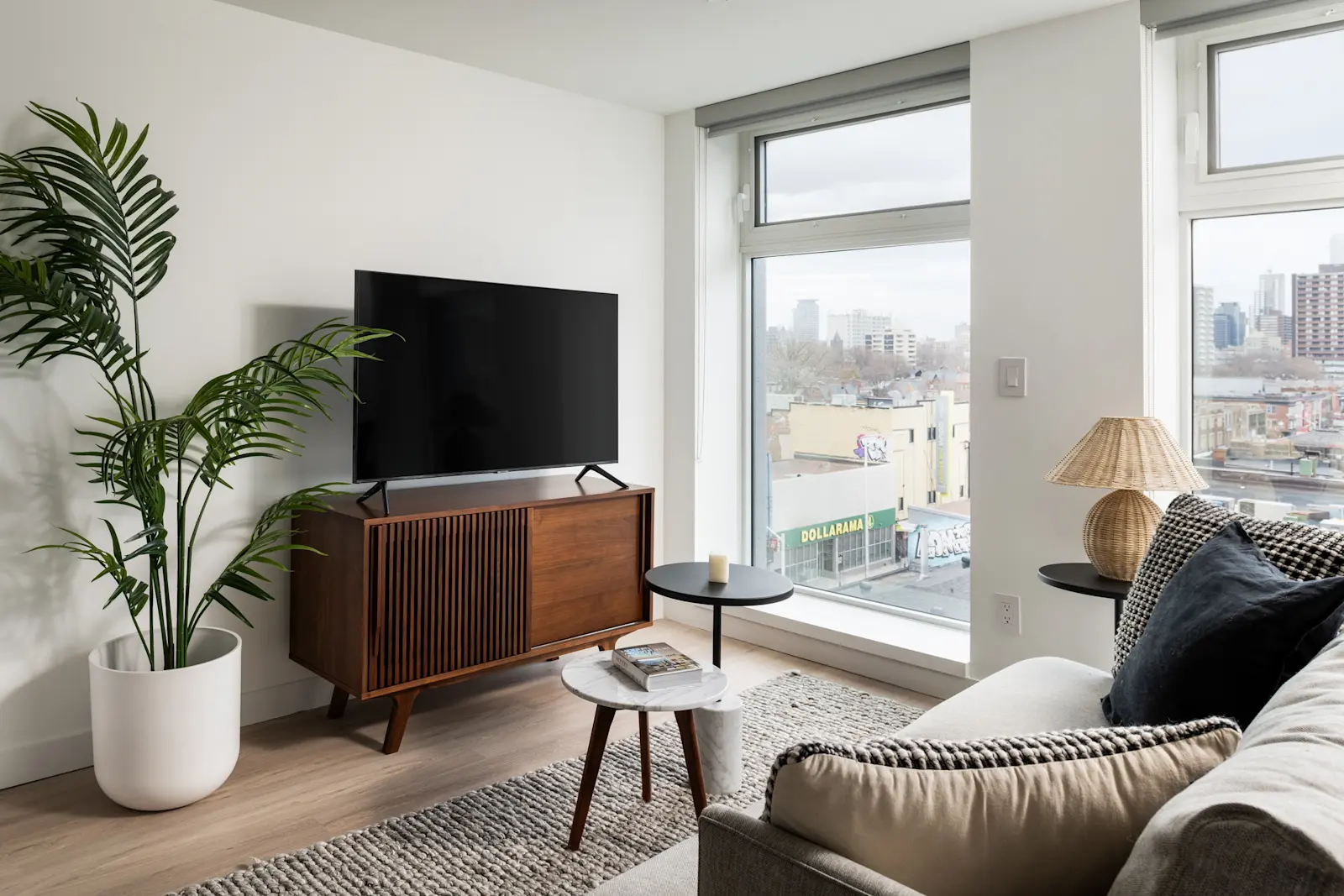 1 Bedroom, Living Room