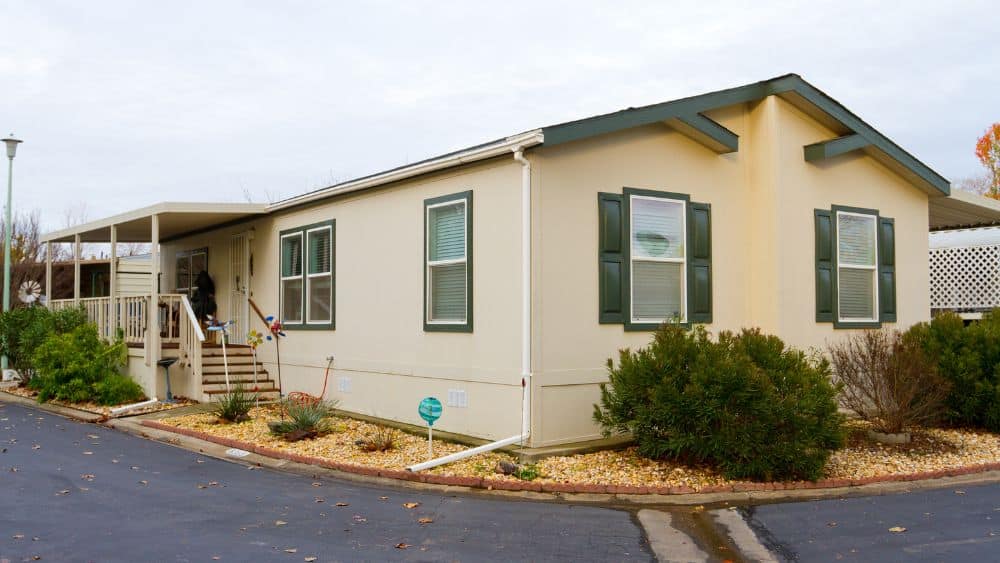 comfortable-and-well-maintained-modular-home-in-a-peaceful-suburban-setting
