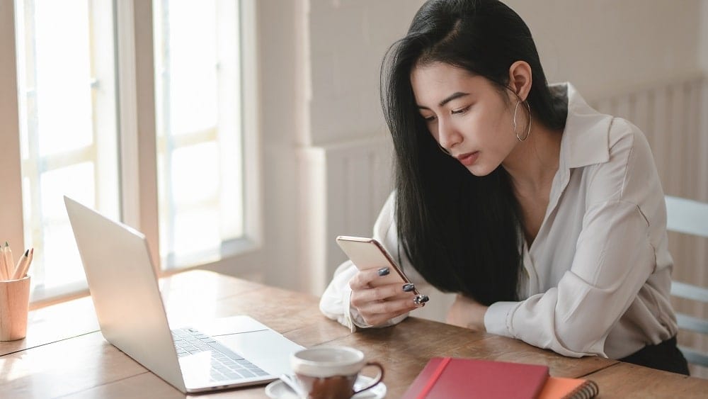 woman-with-phone-and-laptop