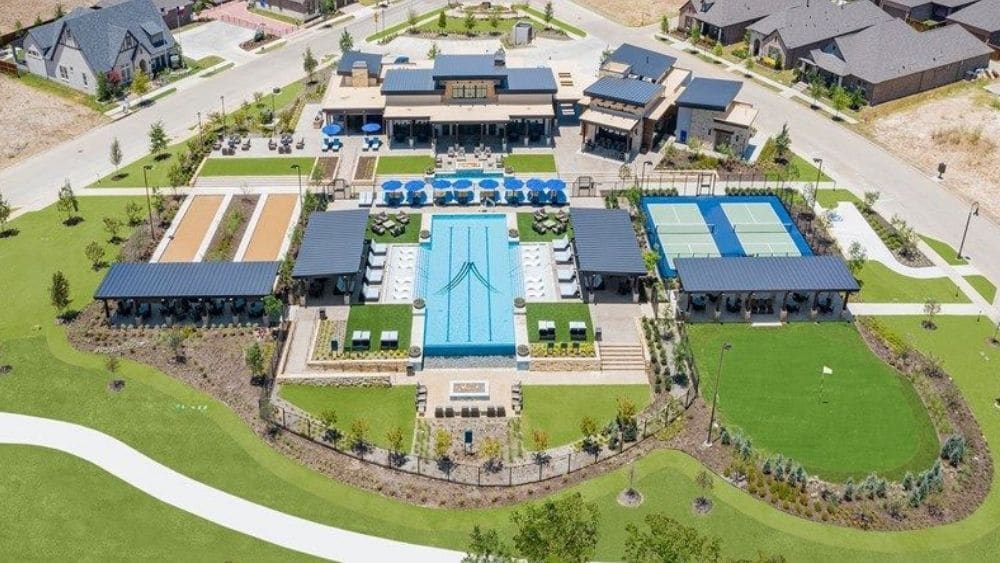 Aerial view of a community pool with verandas and a recreational center.