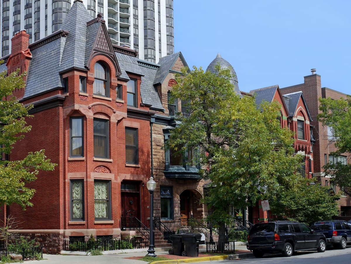 well preserved homes with architectural interest in Old Town Chicago