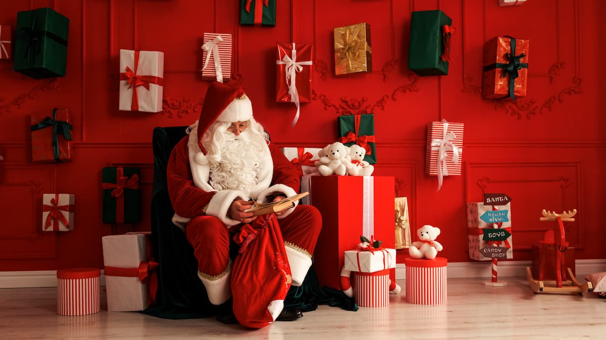 santa-with-list