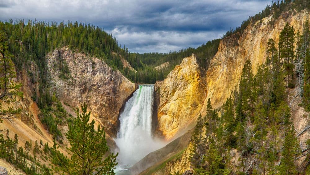 yellowstone-national-park-wyoming