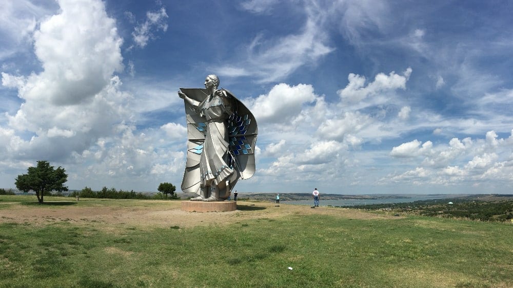 south-dakota-dignity-monument