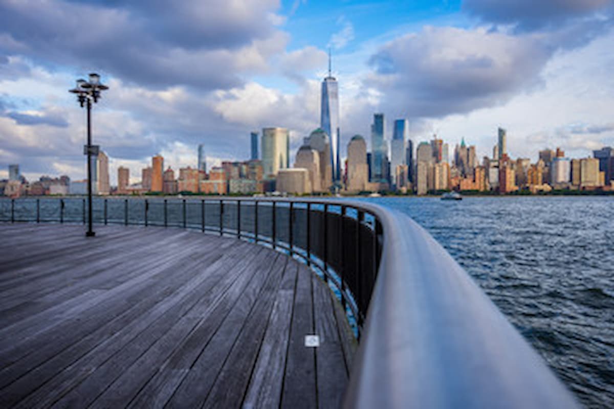 jersey-waterfront-overlooking-Manhattan