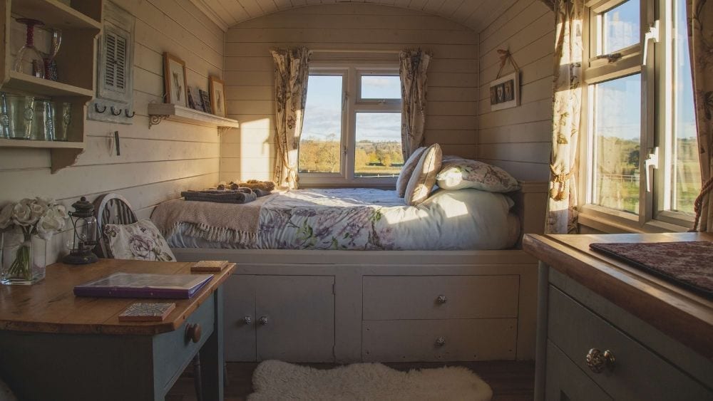 lofted-bed-above-storage