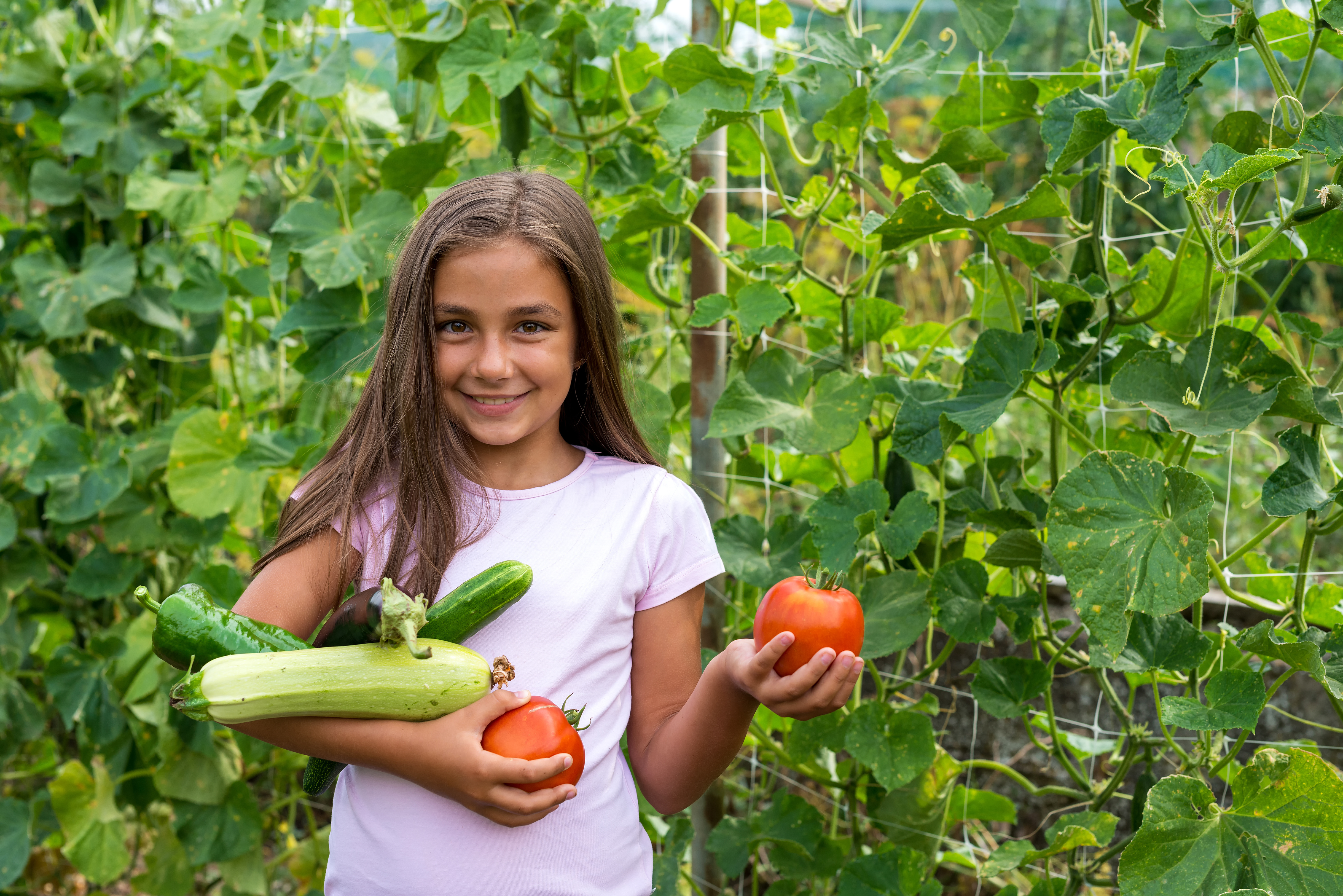 little-girl-garden