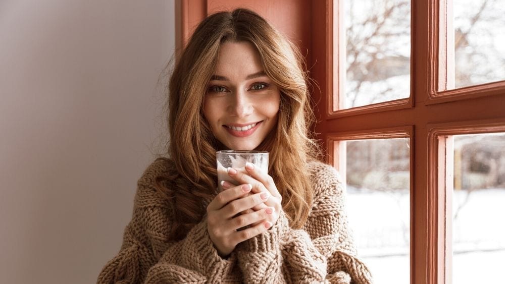 single-woman-with-mug