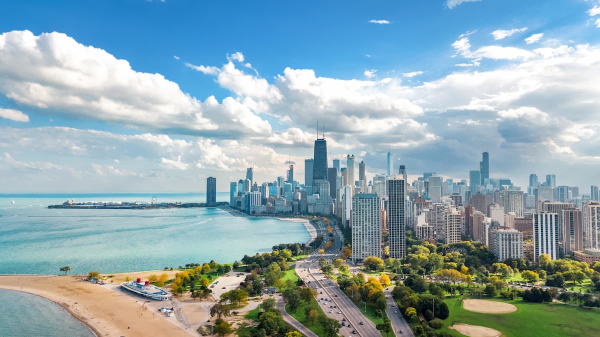 chicago-skyline-lake-michigan