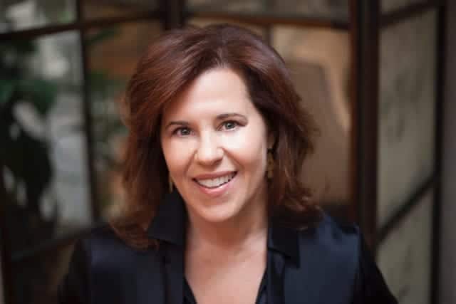 Head shot of Carrie Leskowitz.