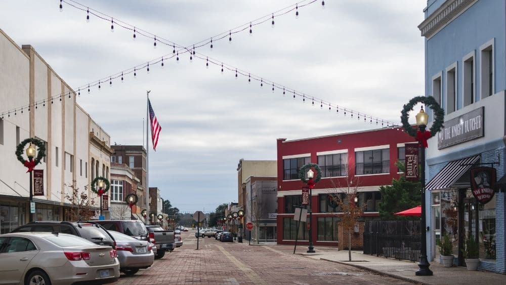 downtown area of Laurel, MS decorated during Christmas time