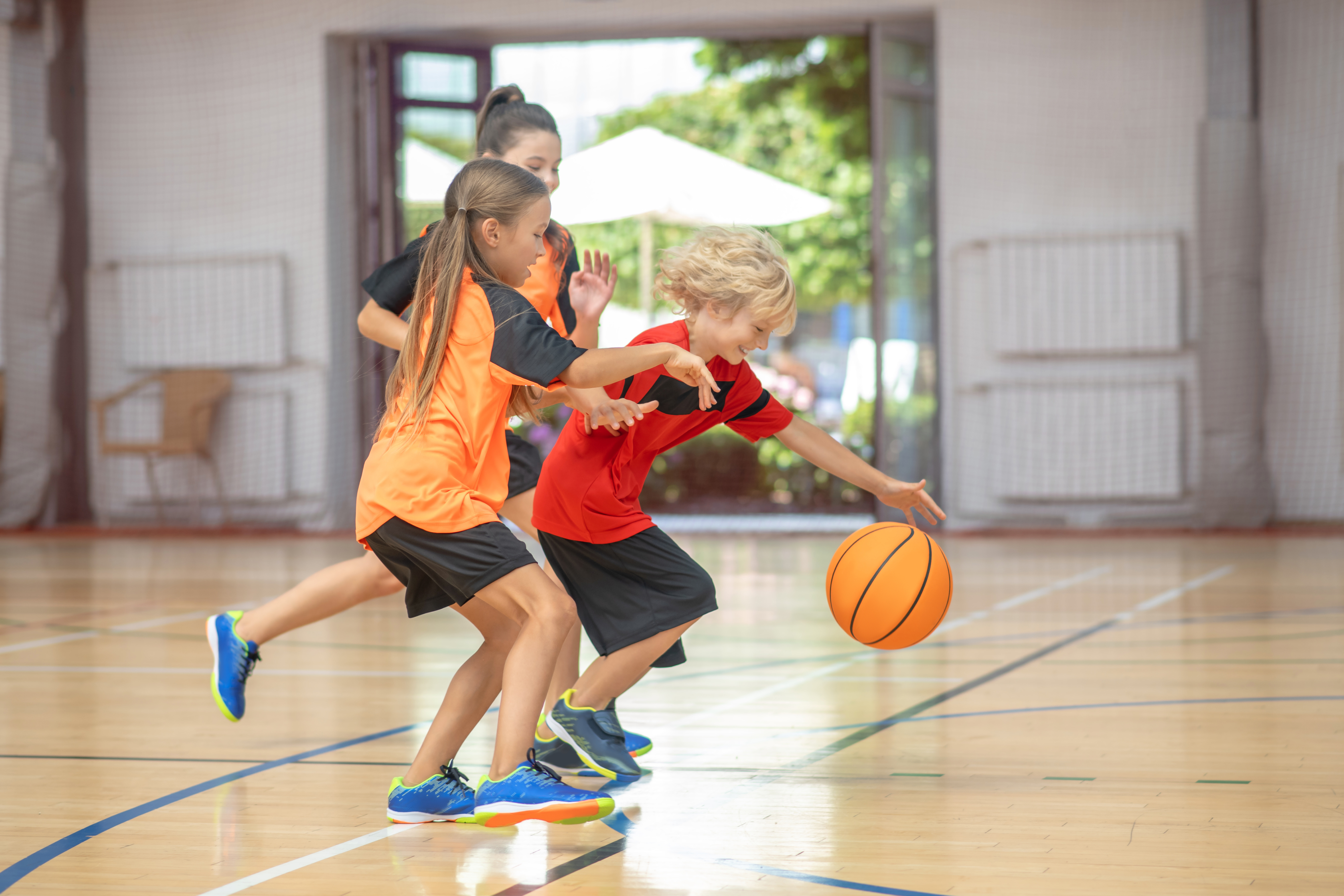 children playing basketball