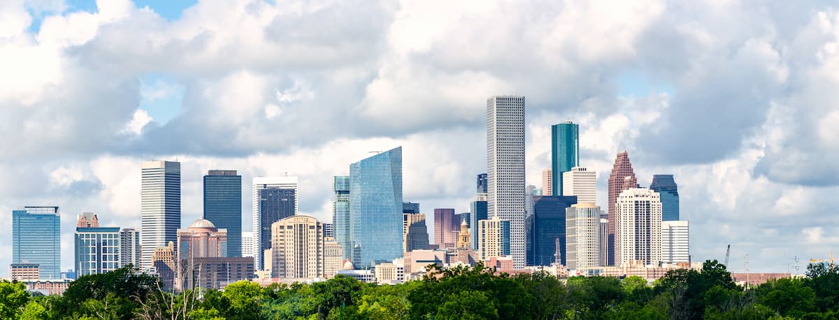 sunny-day-houston-skyline