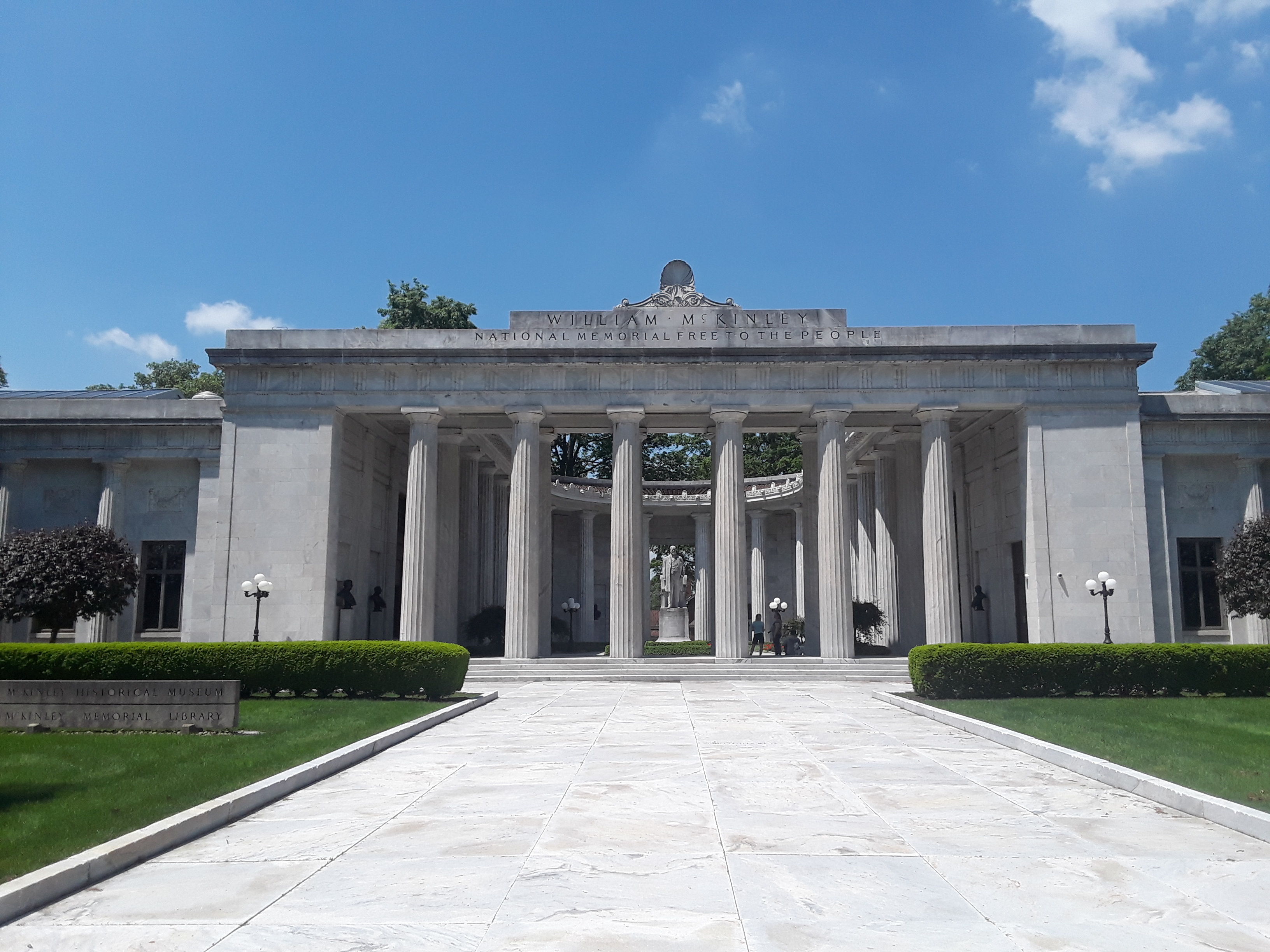 Front of pillared McKinley Library in Ohio