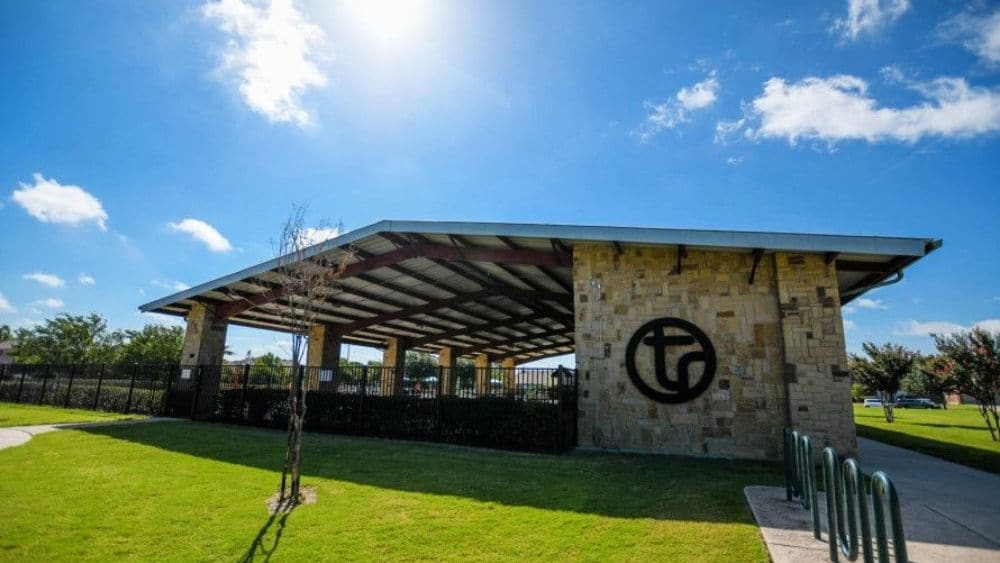 A pavilion with a logo with the letters t and r.