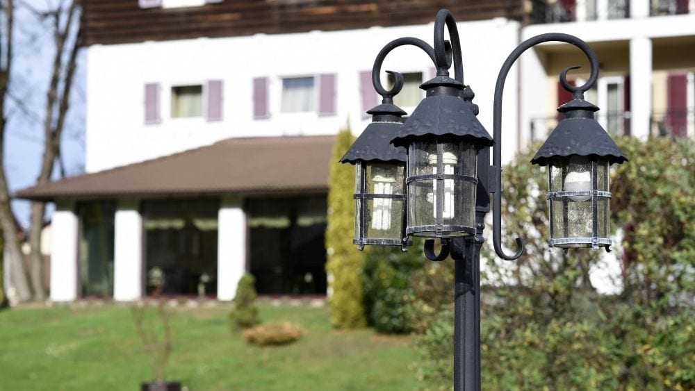 outdoor-post-light