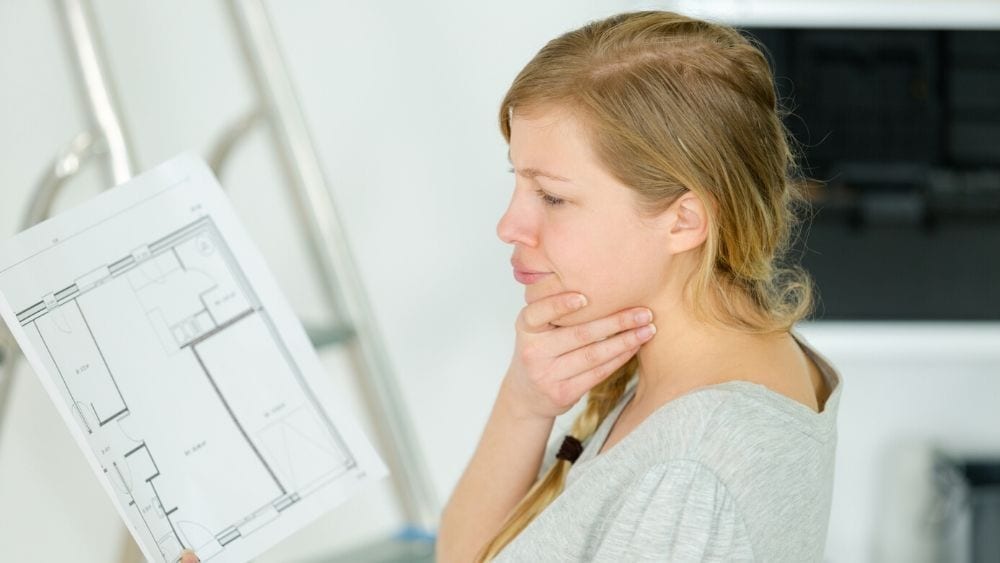 woman-with-floorplan