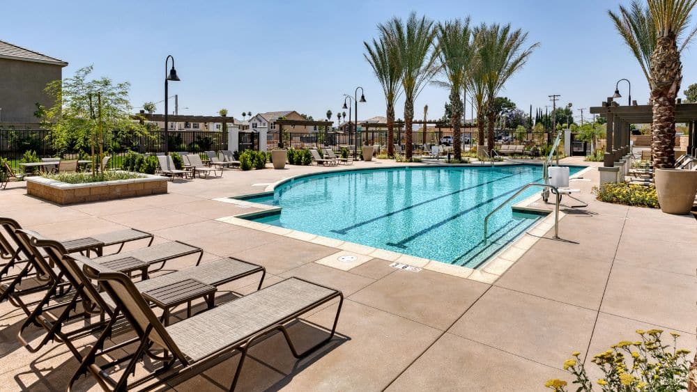 kb-home-community-swimming-pool