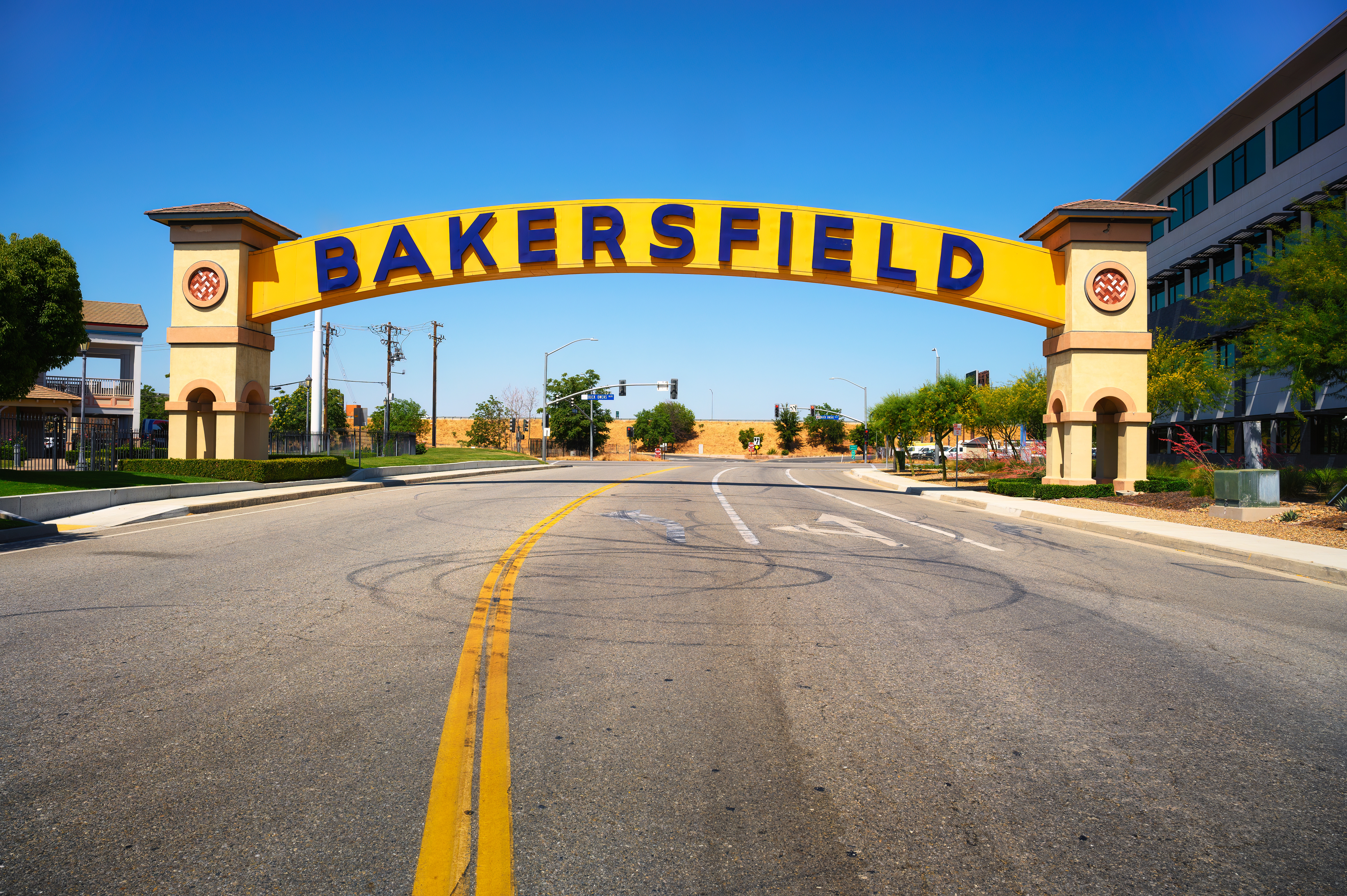 bakersfield-arch-sign