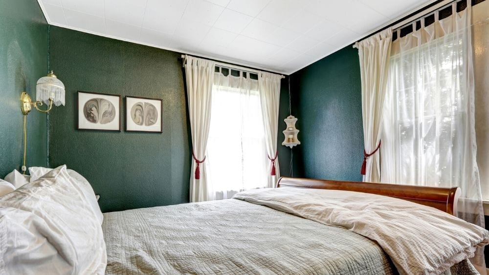 green-bedroom