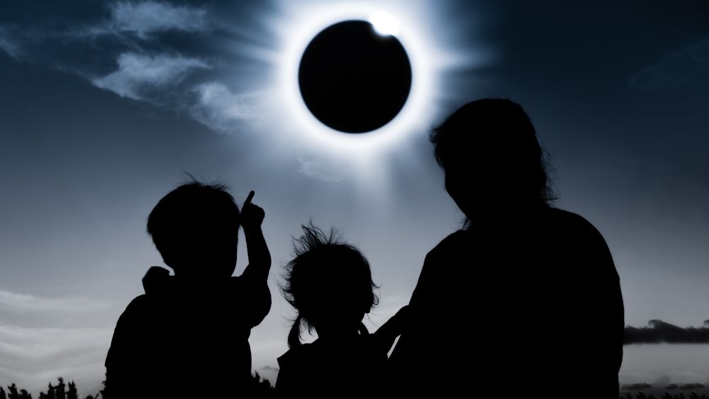 solar-eclipse-family