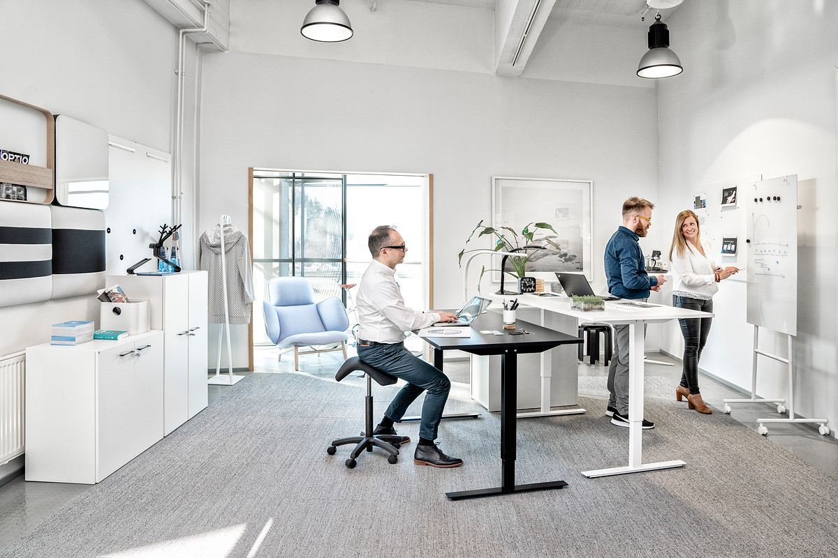 Blac White 030419 22 Office 1200x1200