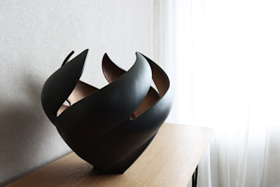 TWISTED VESSEL - BLOOM (MATTE BLACK WITH COPPER LUSTRE) 