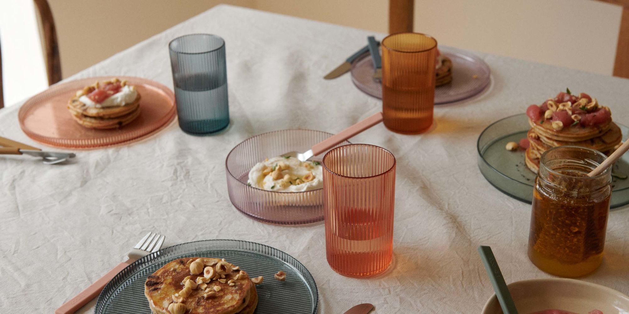plates and glasses by Liewood