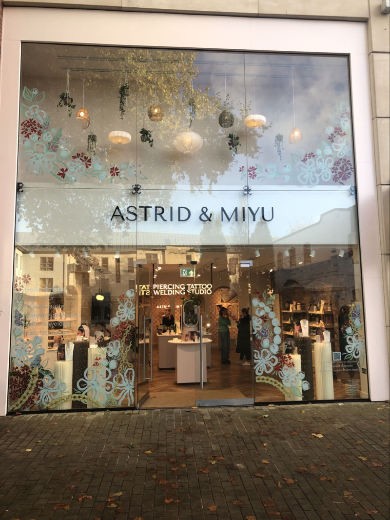 Your Astrid & You Member Exclusive - Astrid & Miyu