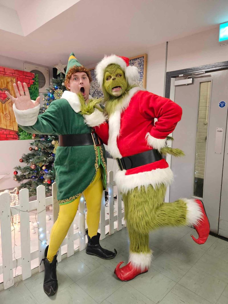 Elf and Grinch2