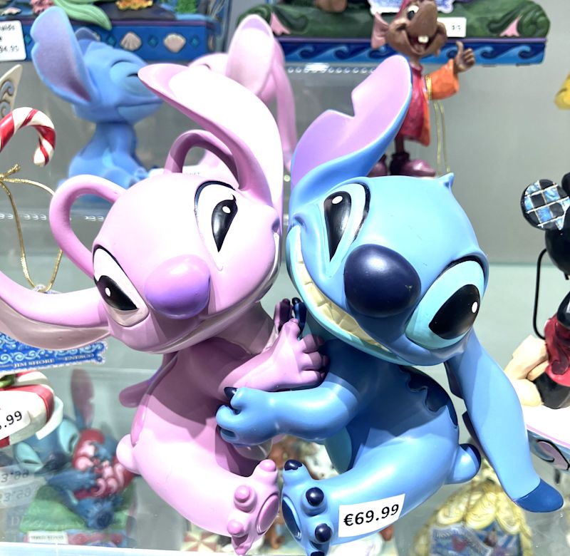 Creative Ideas Stitch Ornament €69.99