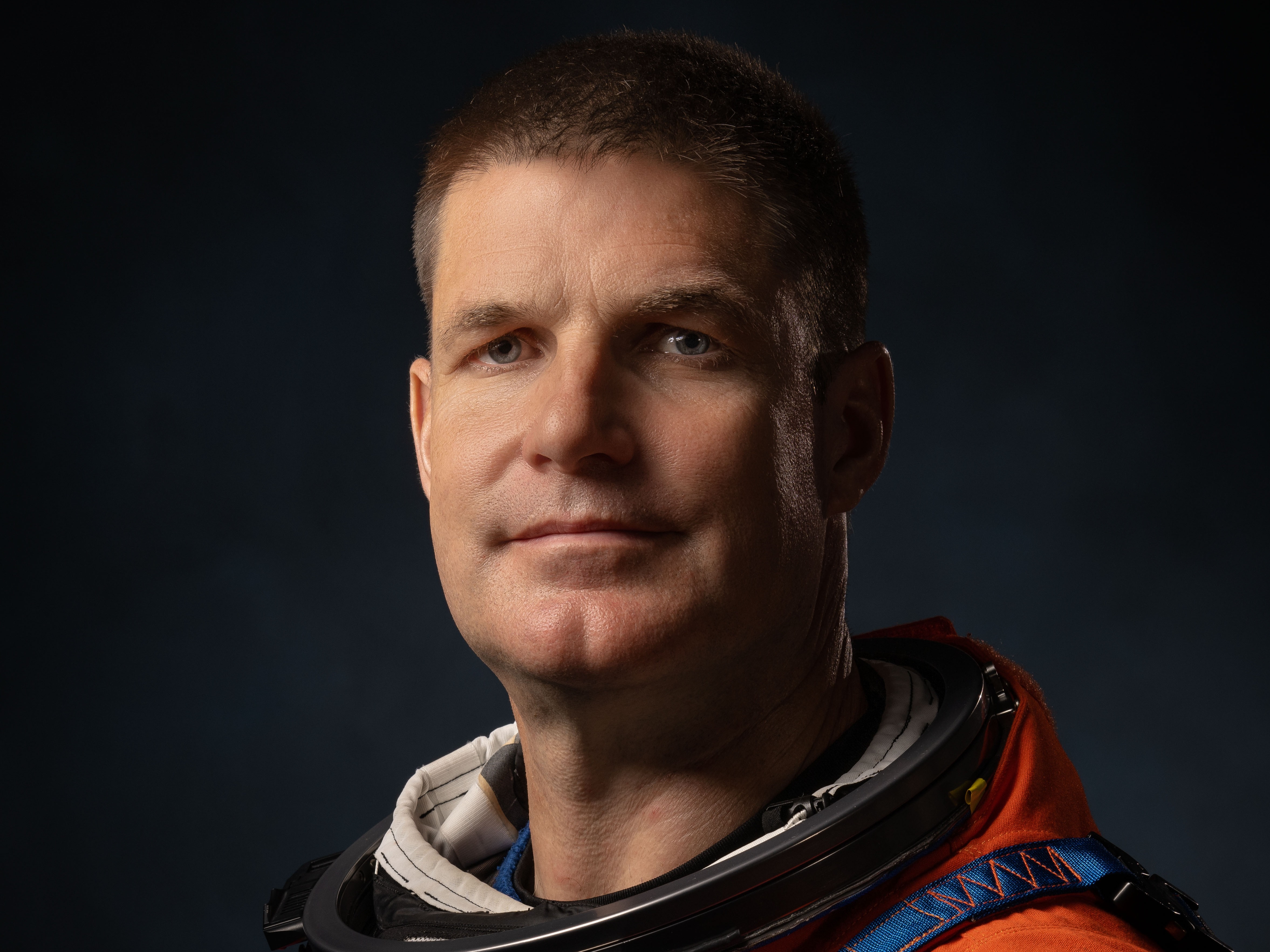 https://images.ctfassets.net/gk8hs8lmghf8/21tOljHU9VJvpDVzLeVx2y/d35ef4e6d6e77652191892f651a157c5/Portrait-of-CSA-astronaut-Jeremy-Hansen.jpg