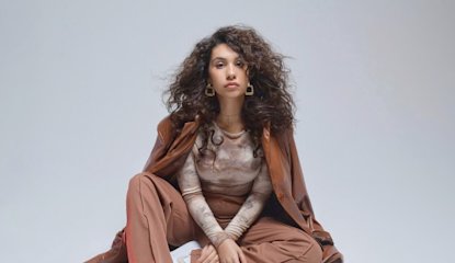 Alessia Cara crop