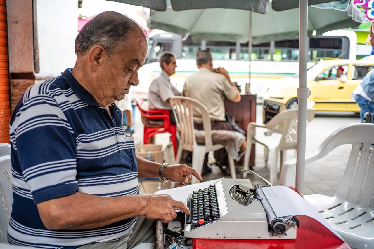Jorge-callejas-cronicas-del-barrio-bello-17+.jpg