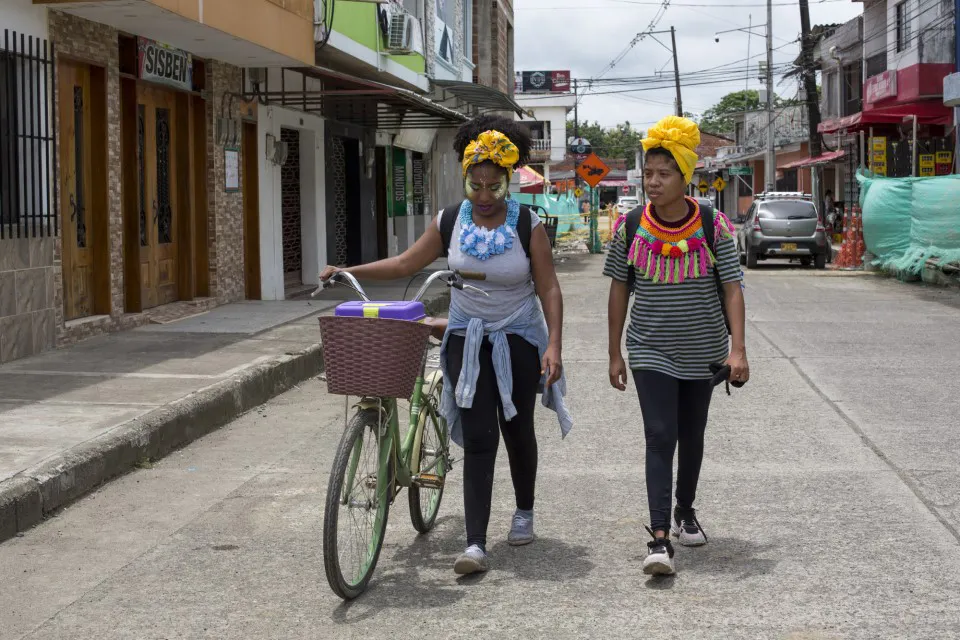 Violeta-y-daniela-vivas-cronicas-de-la-region-uraba-12