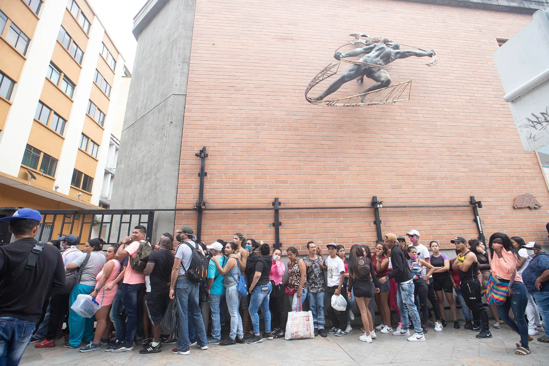 medellin_a_solas_nos_mata_el_virus_o_nos_mata_el_hambre_3